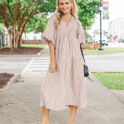 Classic gingham, endless outfit possibilities. 🤍 These timeless pieces are made to be worn from season to season. >> We