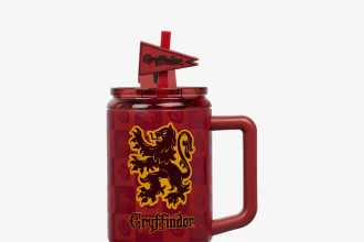 HARRY POTTER HOGWARTS™ House 32 Oz Travel Mug
